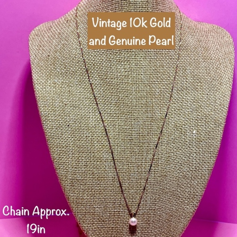 Vintage 10k Gold Chain with Genuine Pearl in a 10k Setting